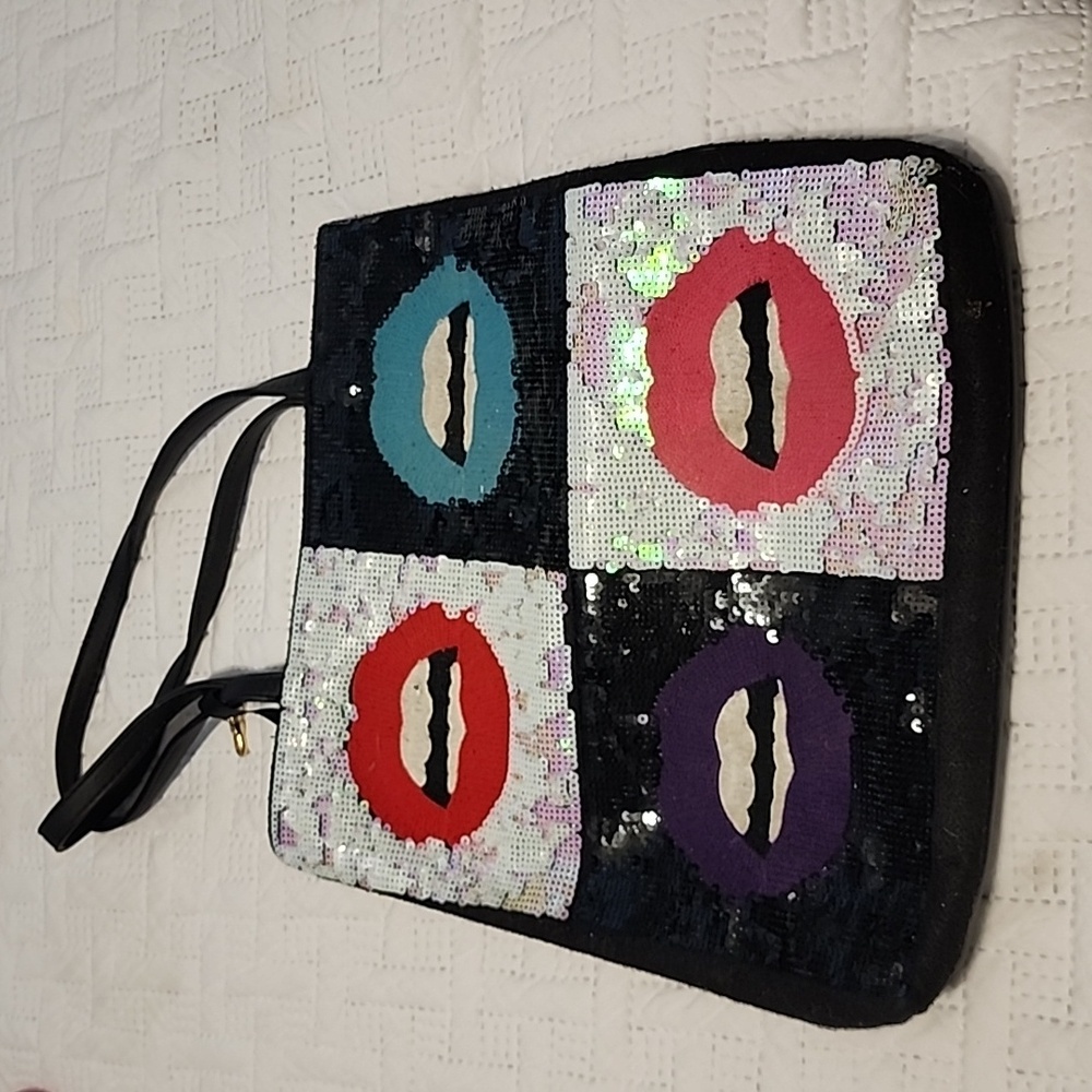 Lips tote